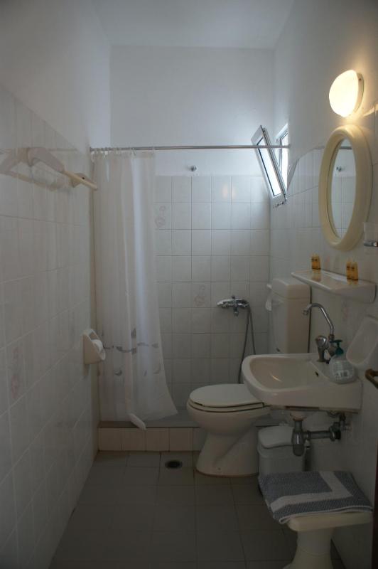 Quadruple Room image 2