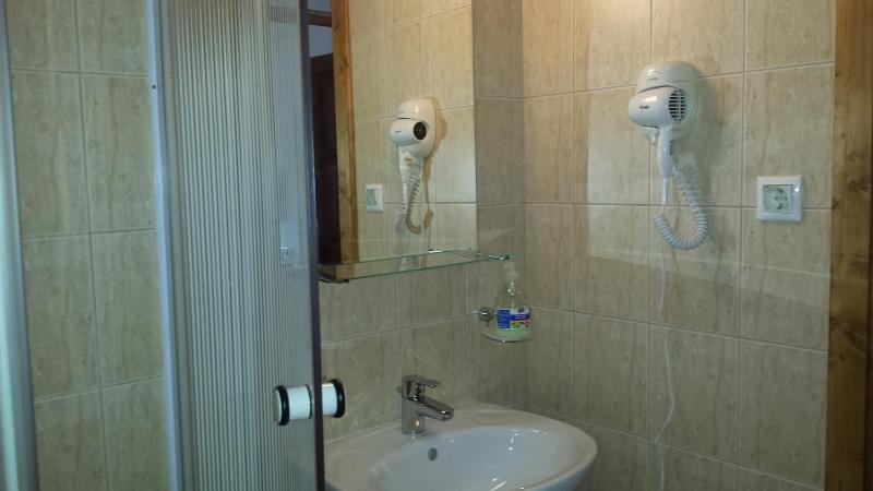 Double Room image 3