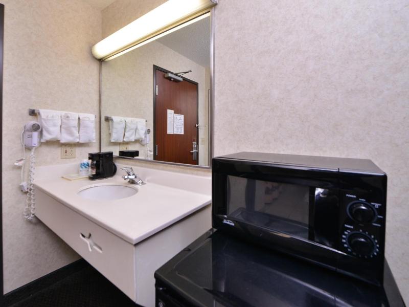 King Suite with Spa Bath image 2