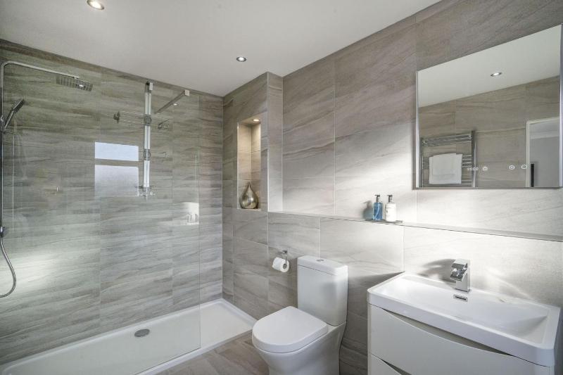 Standard Double Room image 3