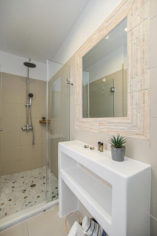 Deluxe Double or Twin Room with Spa Bath image 2