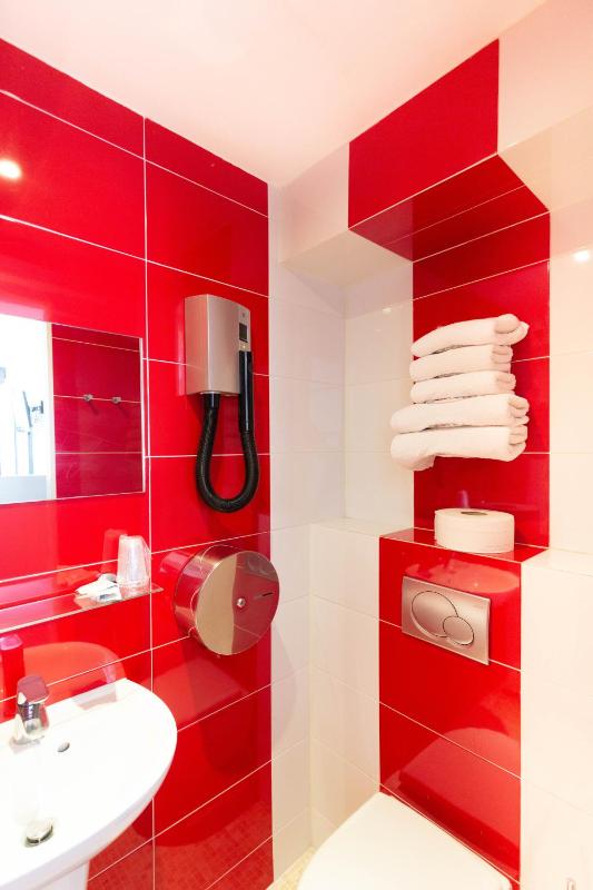 Standard Double Room image 3