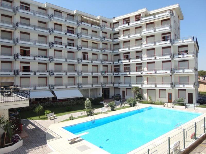 Refurbished flat for 4 in Porto Santa Margherita Images