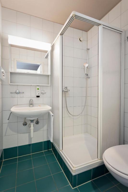 Economy Double Room image 2