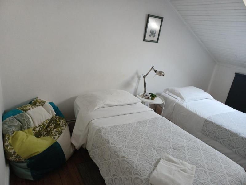 Twin Room with Shared Bathroom image 3