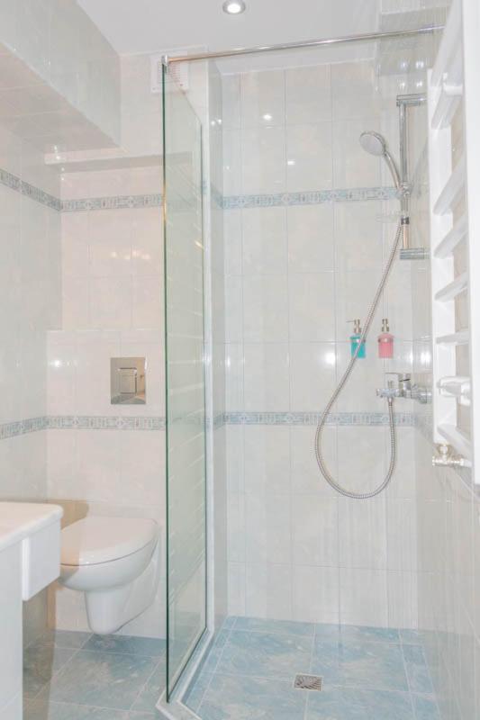 Double Room with City View image 3