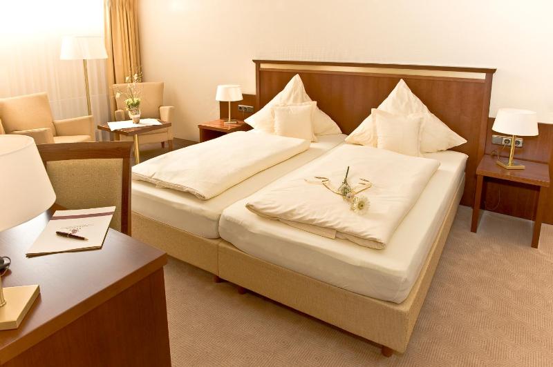 Double Room image 4