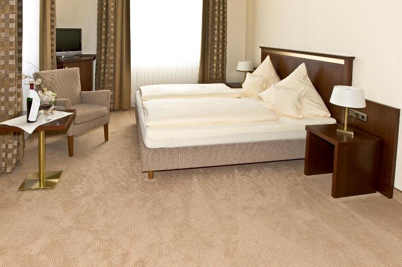 Double Room image 3