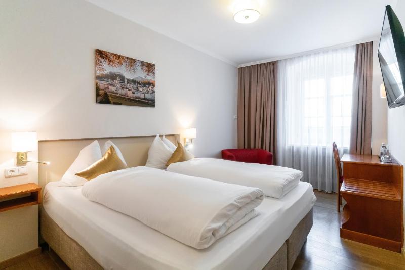Premium Double Room image 2
