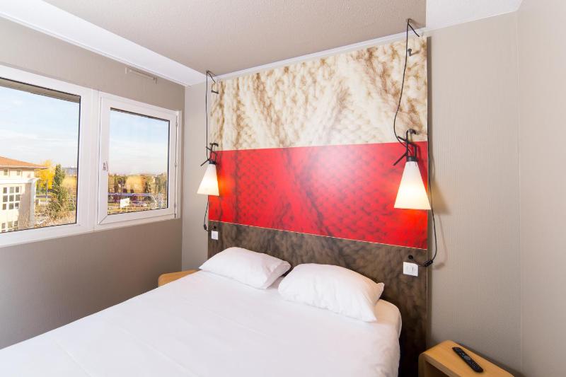 Standard Room with One Double Bed and One Sofa image 3
