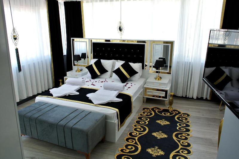 Double Room with Balcony and Sea View image 4