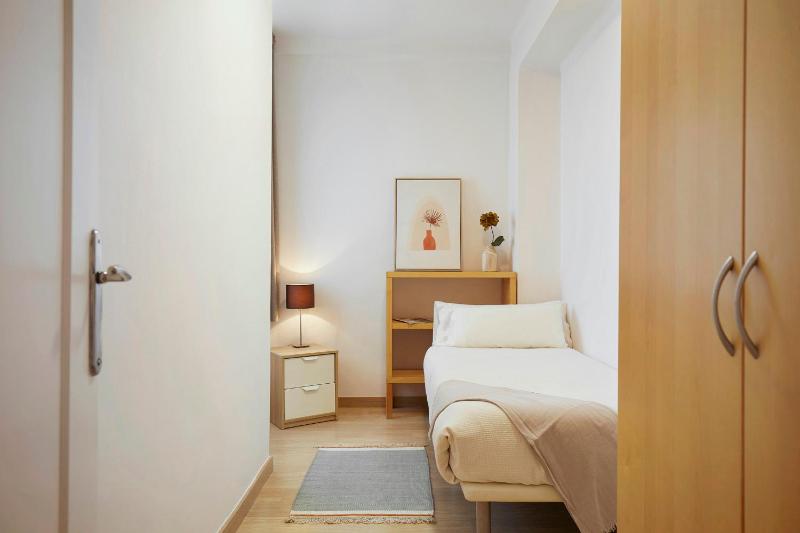 Fisa Rentals Aribau - image 12