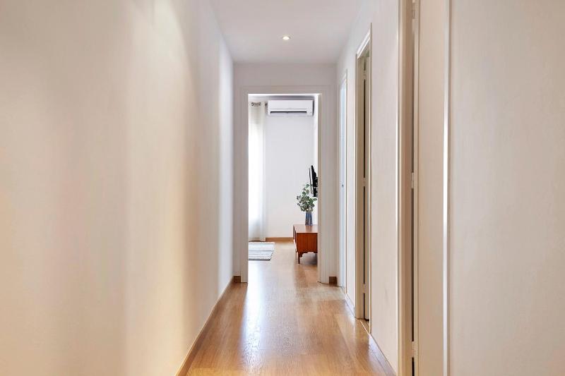 Fisa Rentals Aribau - image 8