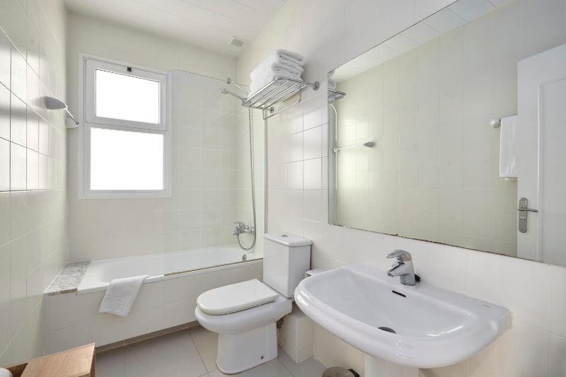 Fisa Rentals Aribau - image 7