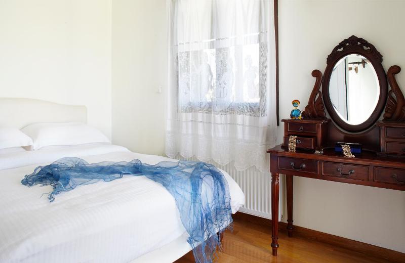 Grand Villa Sea View with Outdoor Hot Tub image 2