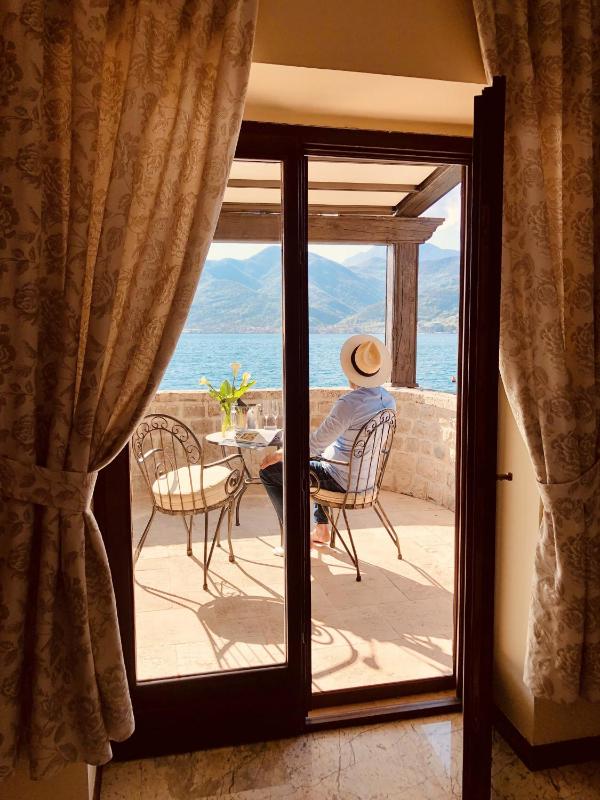 Senior Suite with Terrace image 1