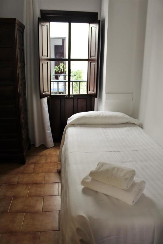 Single Room image 3