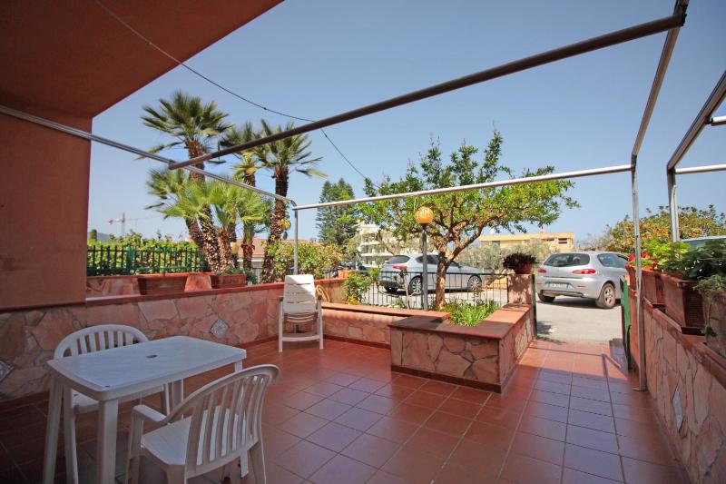 Villetta Santa Lucia con patio e giardino by Wonderful Italy Images