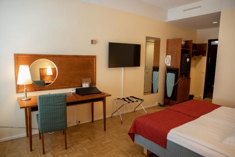 Standard Double Room image 3