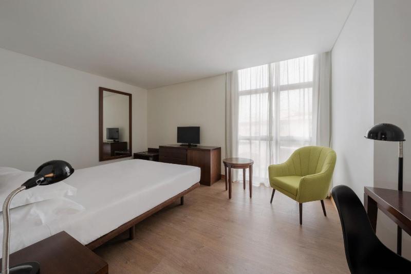 Single Room image 4