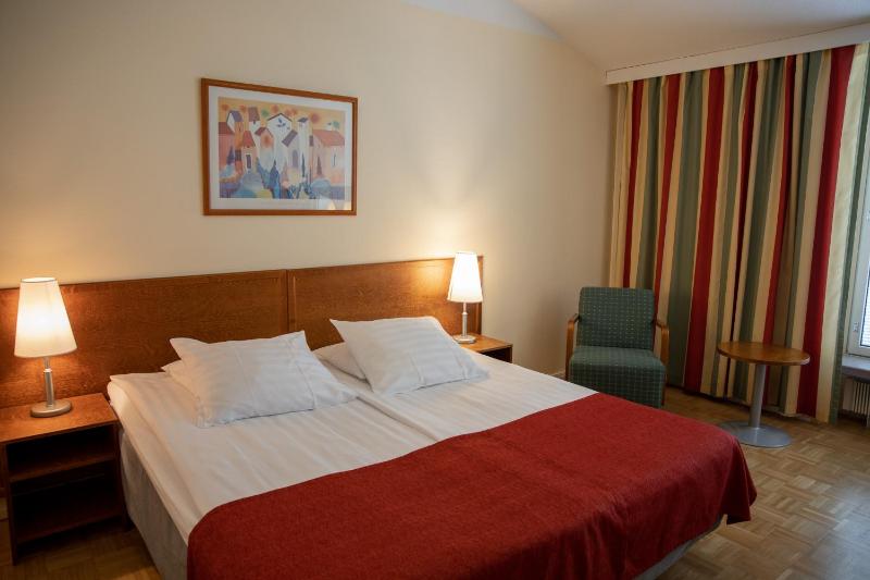 Standard Double Room image 2