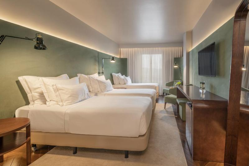 Triple Room with City View image 1