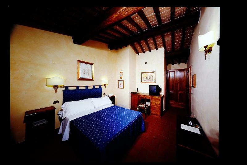 Standard Triple Room image 3