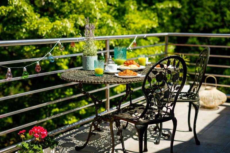 Apartment with Terrace image 4