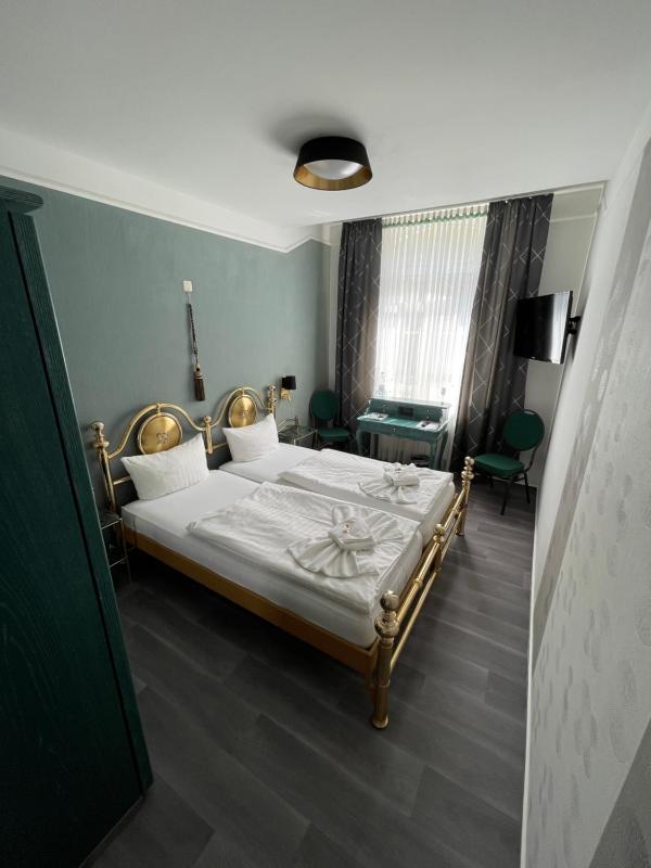 Double or Twin Room with Shower image 3