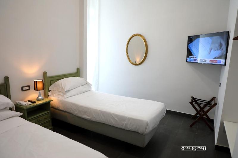 Twin Room image 1