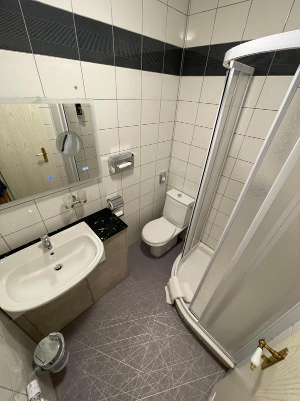 Single Room image 3