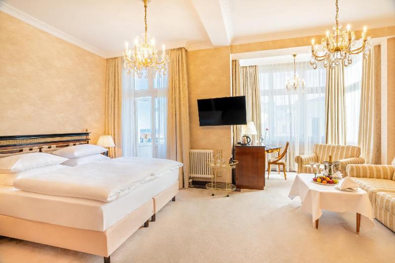 Junior Suite with Sea View image 1