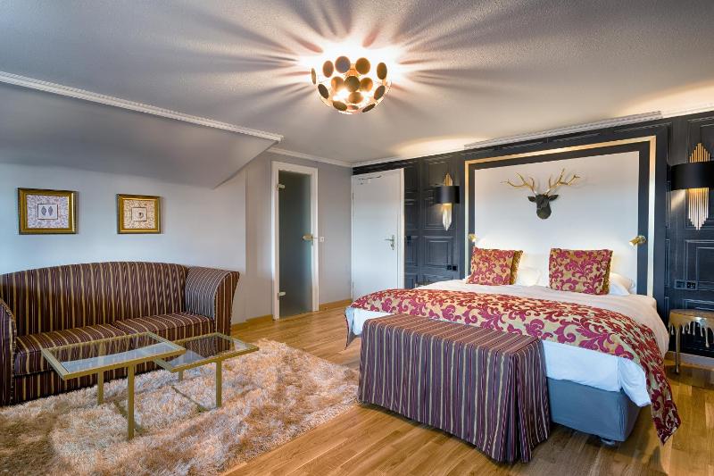 Classic Double Room image 4