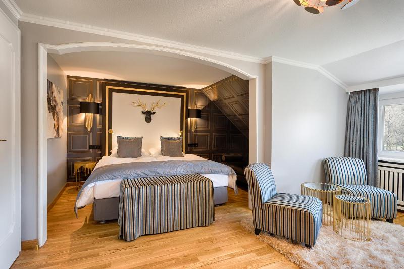 Deluxe Double Room image 4