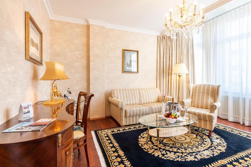 Senior Suite with City View image 1
