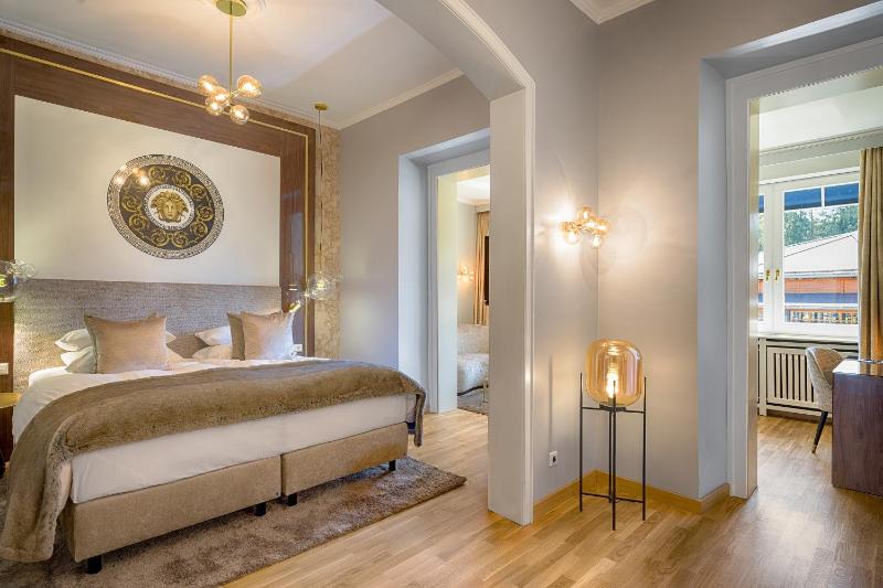 Deluxe Junior Suite image 4