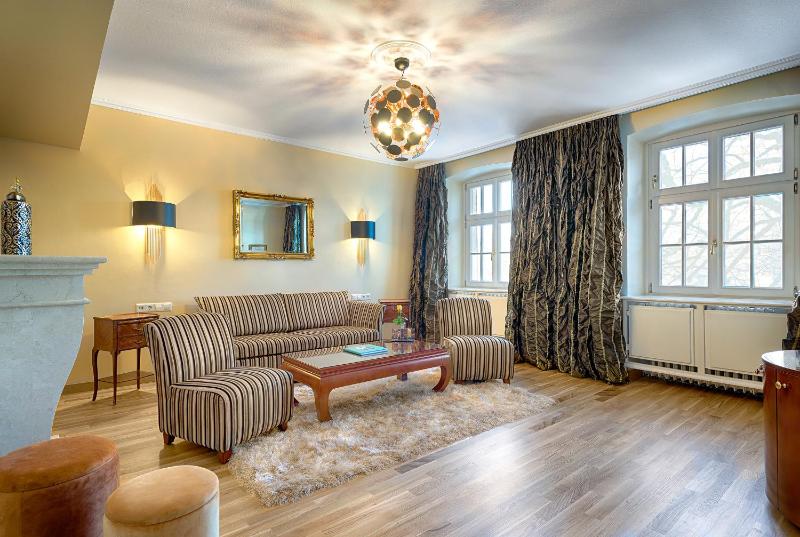 Deluxe Junior Suite image 3