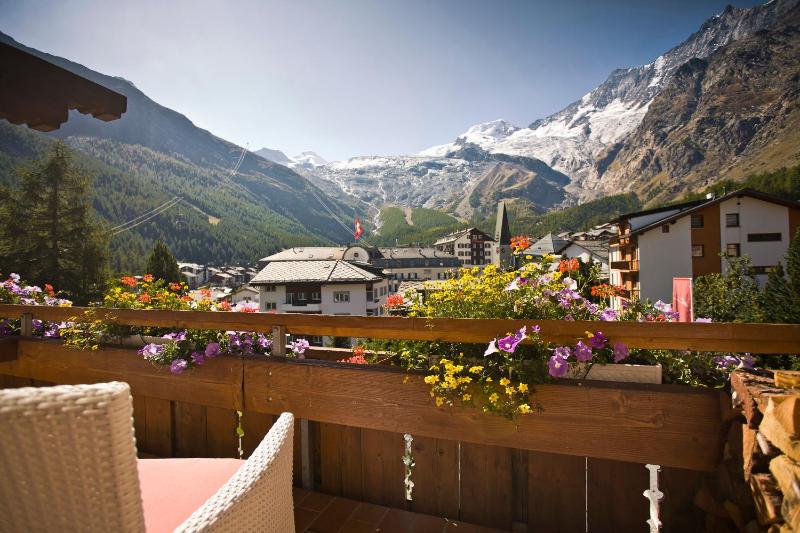 Double Room with Mountain View image 3