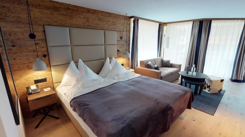 Double Room with Mountain View image 4