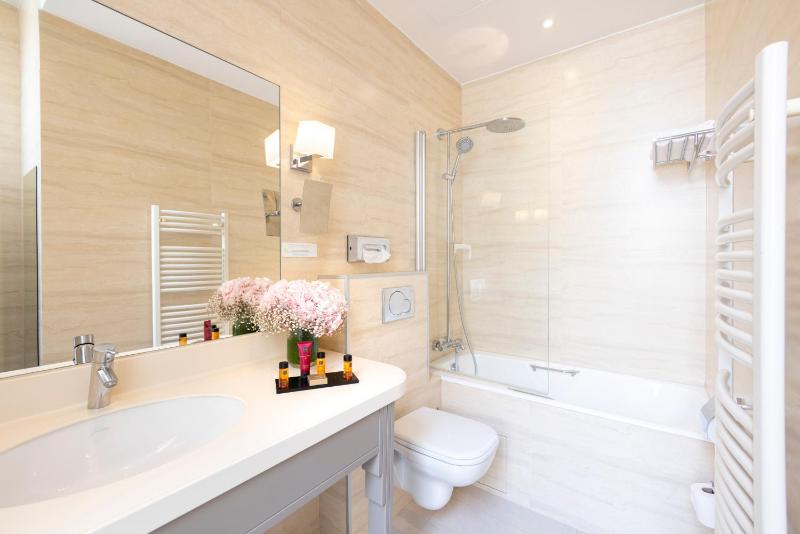 Traditional Double or Twin Room image 4