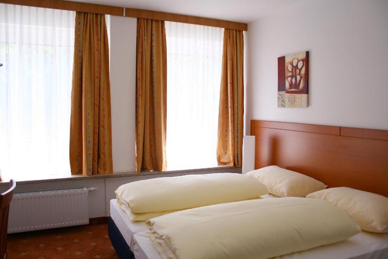 Single Room image 3