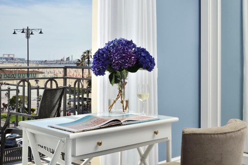 Panoramic Double room with Sea View and Balcony image 4