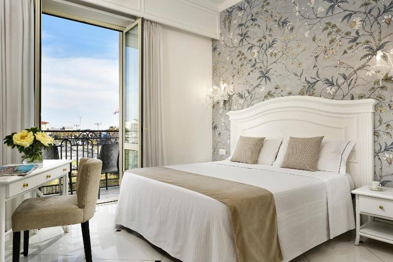 Prestige Double Room with Partial Sea View and Balcony image 1