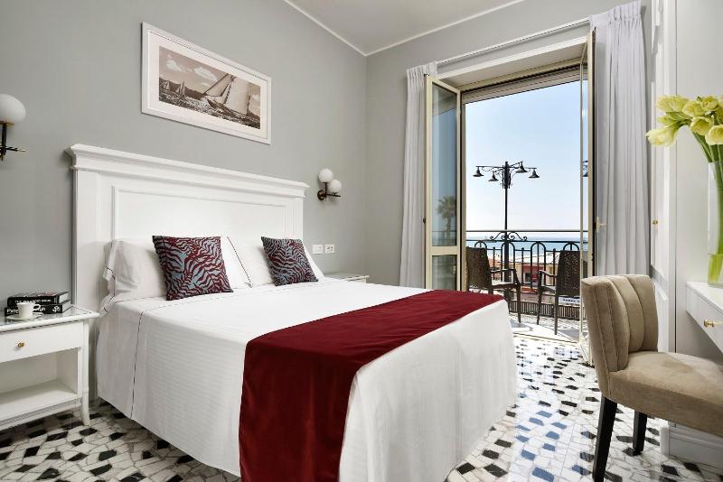 Panoramic Double room with Sea View and Balcony image 1