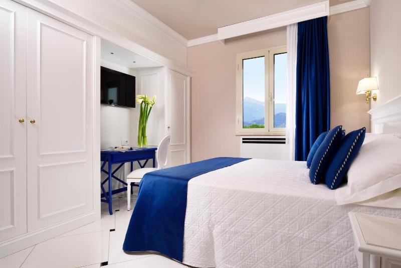 Classic Double Room image 4