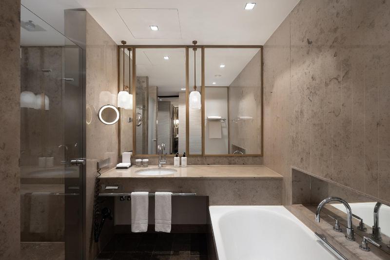 Junior King Suite image 1