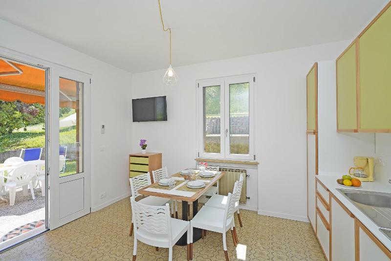 Two-Bedroom Apartment Comfort with Partial Lake View image 1