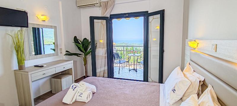 Double Room with Sea View image 2
