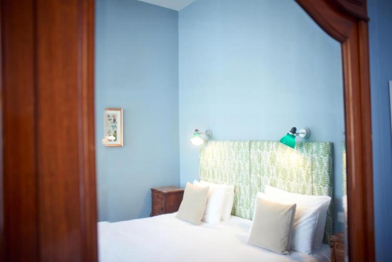 Deluxe Double or Twin Room with River View image 2