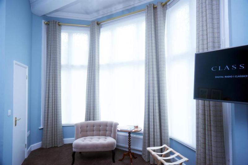 Deluxe Double or Twin Room with River View image 4